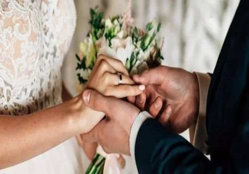 离婚房产过户需要带什么证件和材料